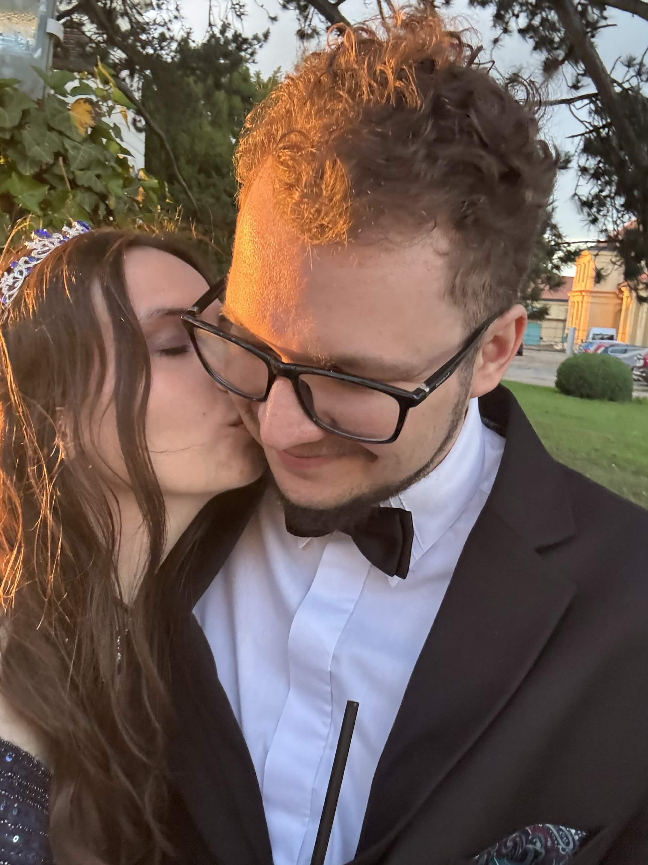 Elí a Honza ve společenském oblečení